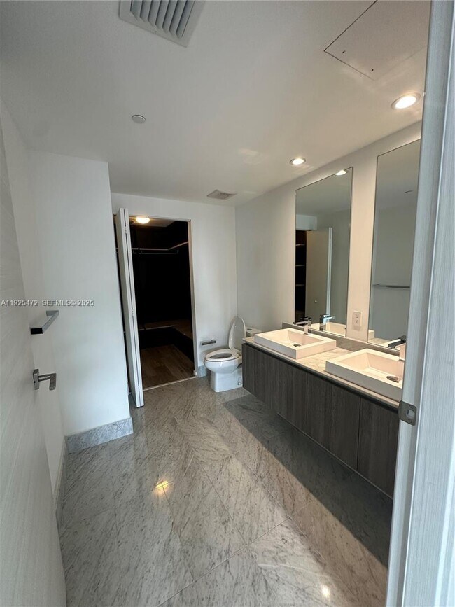 Building Photo - 801 S Miami Ave