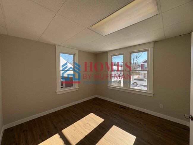 Building Photo - Four Bedroom House | Move In Ready