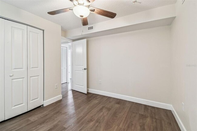 Building Photo - 650 E Tarpon Ave