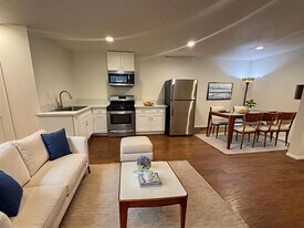 Building Photo - 673 Brookside Ln