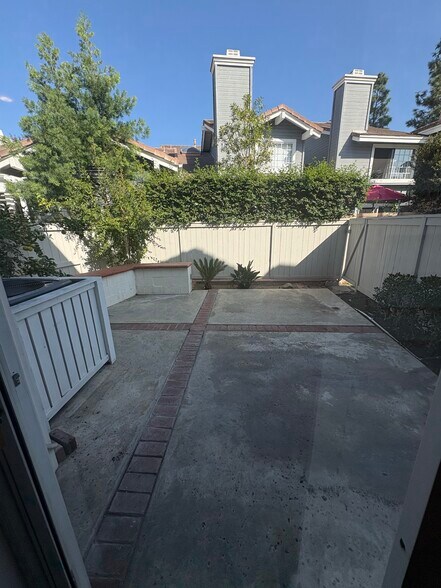 Building Photo - 2211 Carob Way