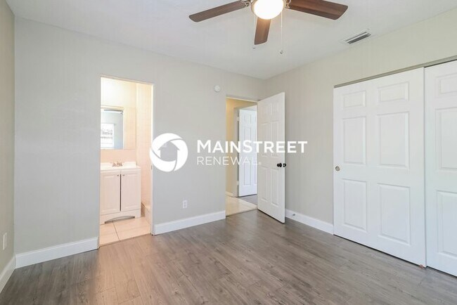 Building Photo - 3 Bedroom Pet-Friendly Home in ORLANDO, FL with Main Street Renewal