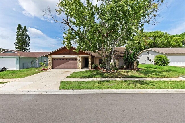 Building Photo - 8829 Bermuda Ln