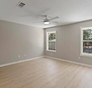 Building Photo - 529 Long Lake Dr