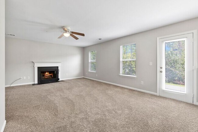 Building Photo - Spacious 4bed/2.5bath Home in Charlotte