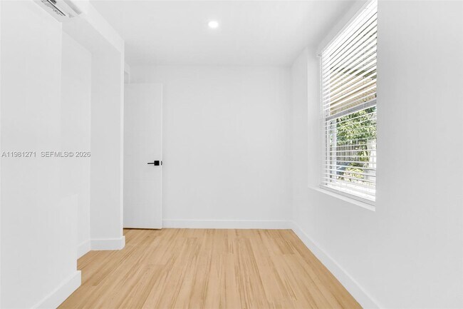 Building Photo - 2419 Coolidge St