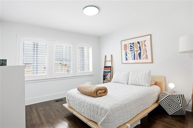 Building Photo - 496 Shannon Dr SW