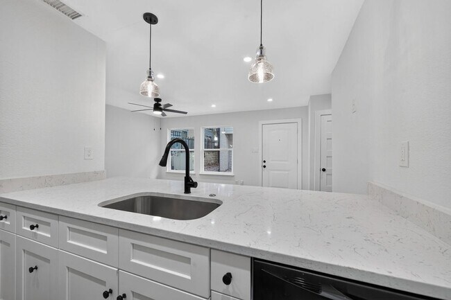 Building Photo - 2124 Burton Dr
