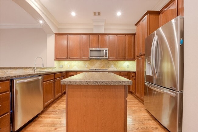 Building Photo - 232 Detering St