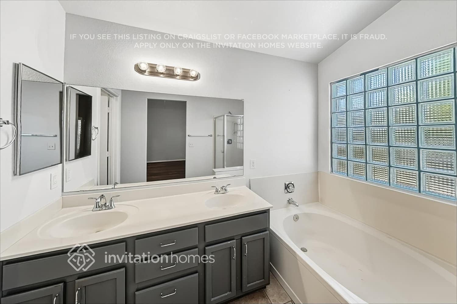 Building Photo - 7546 W Jenan Dr