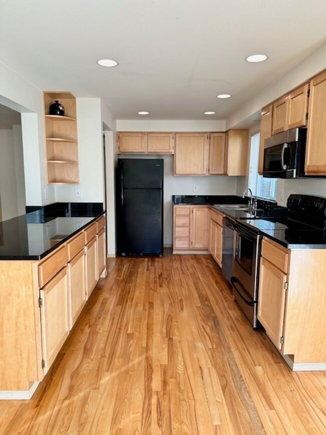 Building Photo - Roomy 4-Bedroom Home in Quiet Panther Lake Location