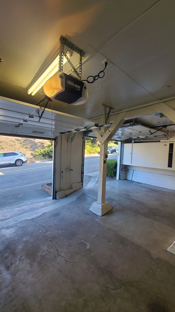 Building Photo - Double garage big single family house. Gustavo Lopez AMSI