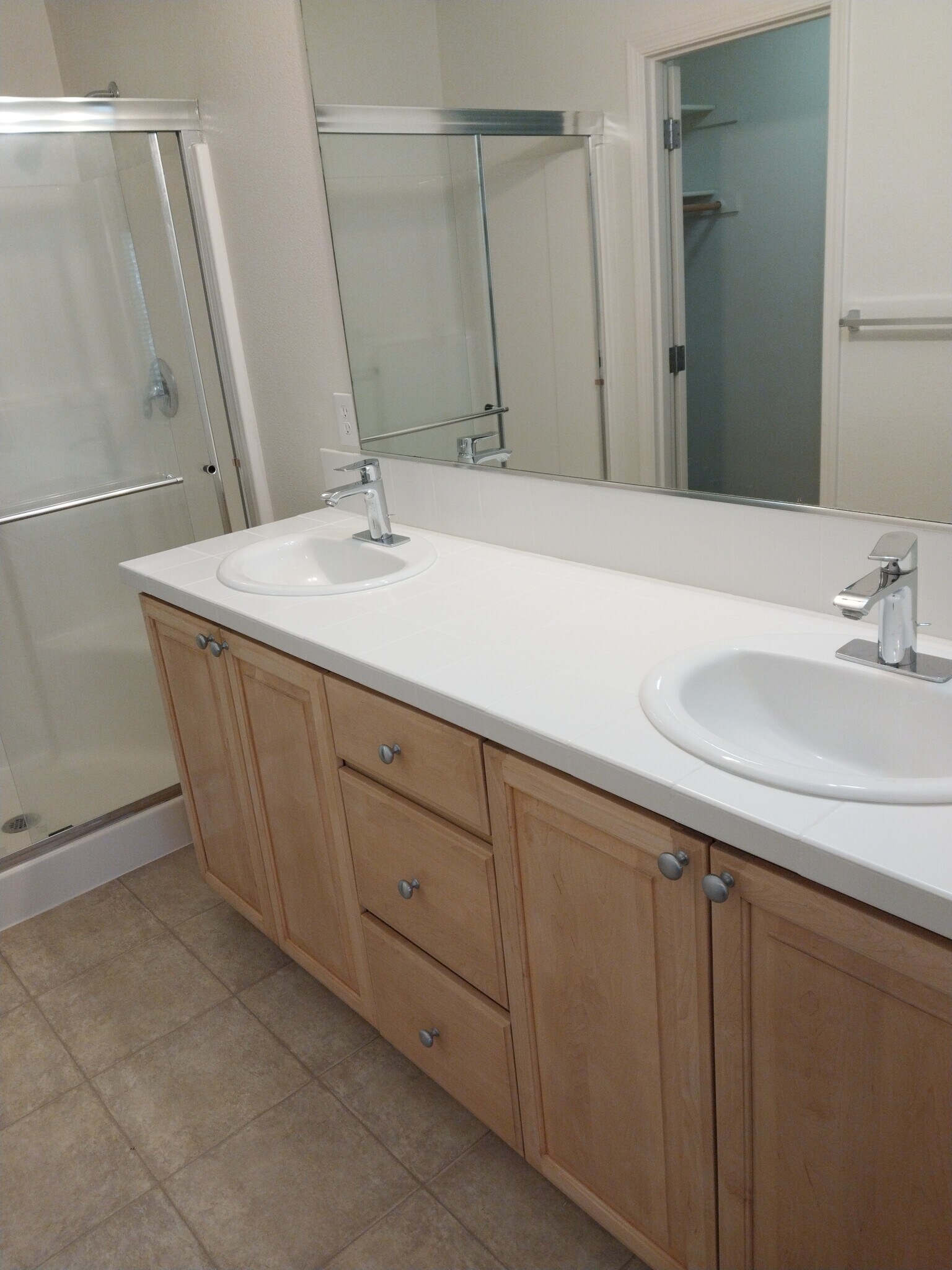 Master bathroom - 17234 SW Pleasanton Ln