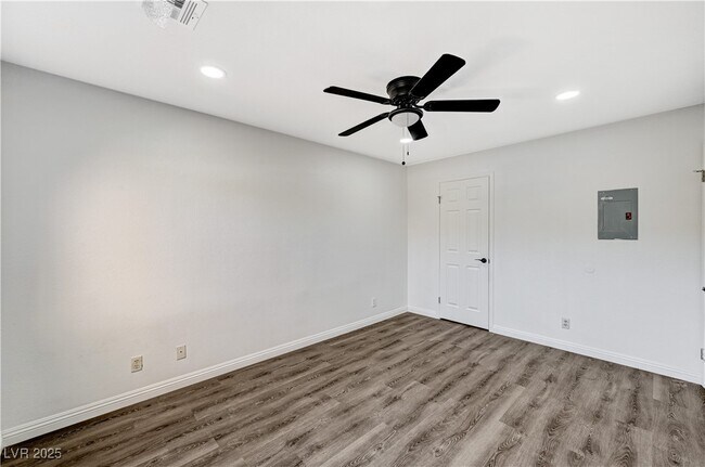 Building Photo - 4150 Sanderling Cir