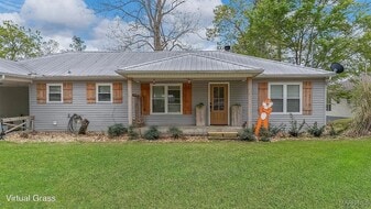 Building Photo - 379 Holiday Dr