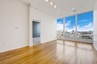 Building Photo - 500 W Superior-710