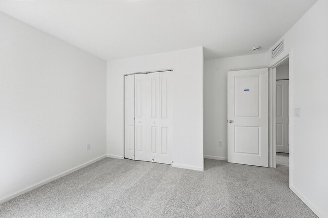 Building Photo - 10436 NW Suncrest Lp