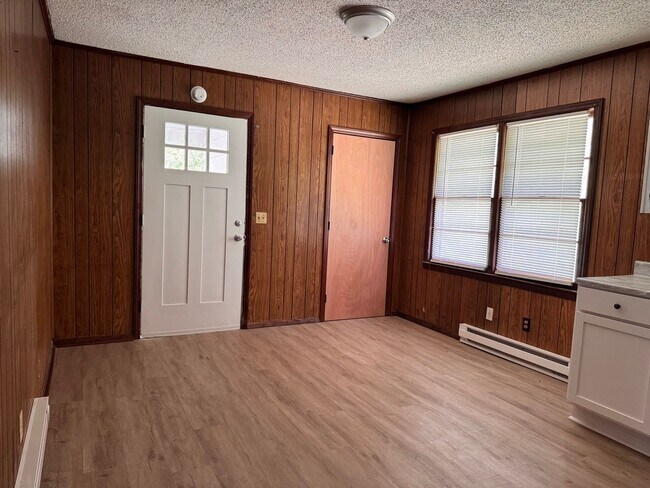 Building Photo - 3 bed, 1 bath brick home located in Troy