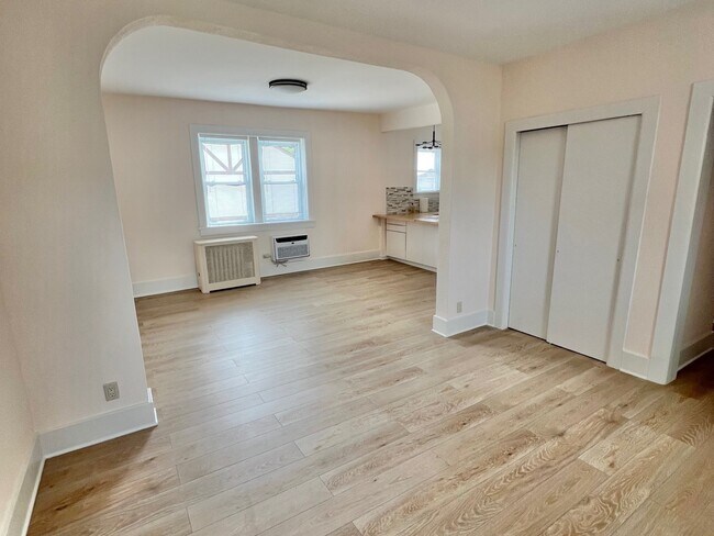 Building Photo - 77 Glenbrook Rd