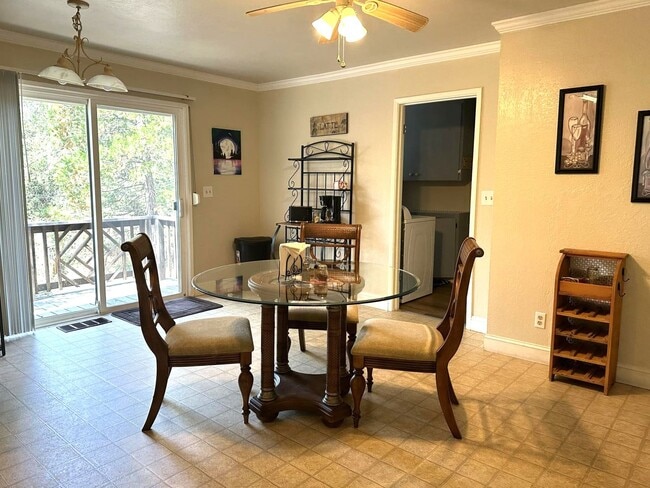 Building Photo - Deer Xing Retreat (3-6 month lease only)