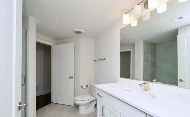 Building Photo - 2 Bedroom 2 Bathroom Modern Condo at The Lexicon, NoMa Neighborhood, Modern Appliances, Covered P...
