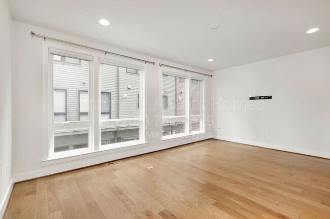 Building Photo - 402 Stabler Ln