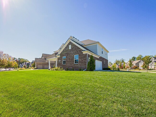 Building Photo - AVAILABLE NOW! Stunning South Lyon Home wi...