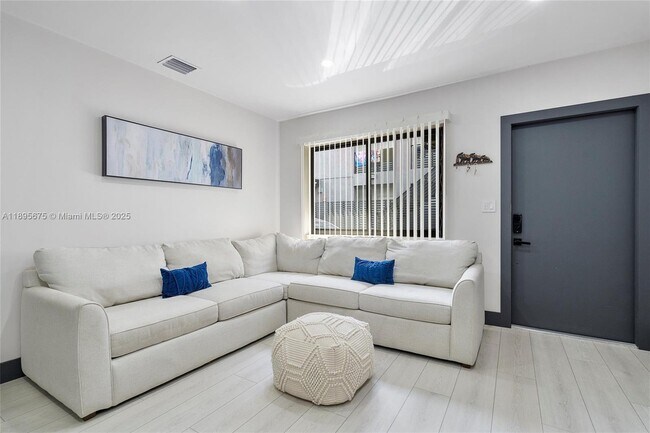 Building Photo - 100 NE 71st St