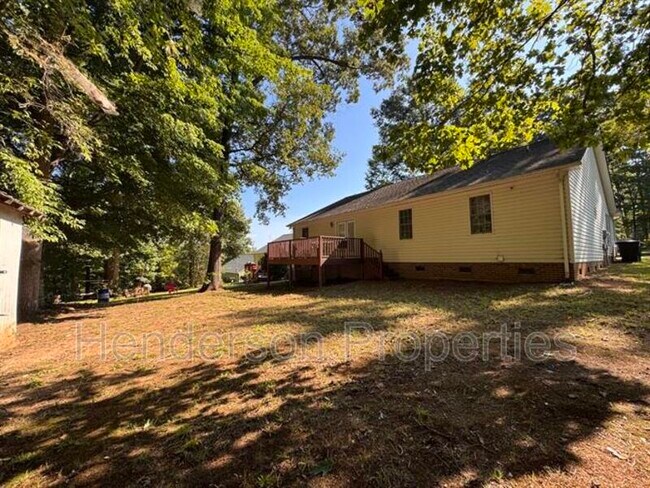 Building Photo - 1938 Lake Run Dr