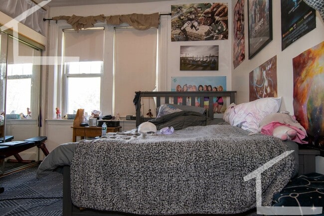 Building Photo - 2 Bed in Brighton for September 1st - NO BROKER FEE