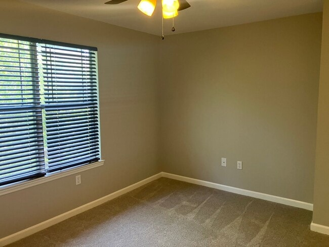 Building Photo - 2 Bedroom / 2.5 Bathroom @ Brighton Bay