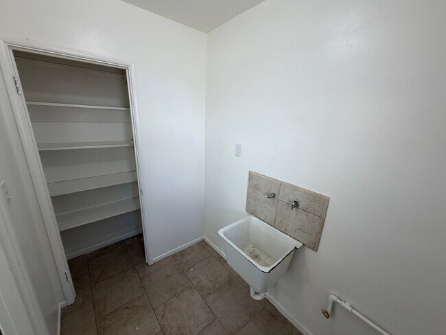 Building Photo - 329 S Scott Dr