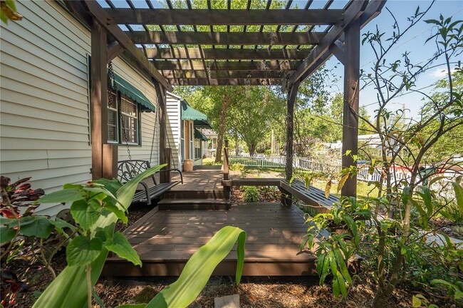 Building Photo - 1211 E Park Cir
