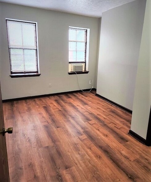 2nd Floor Bedroom FRONT - 1425 Hamlin St
