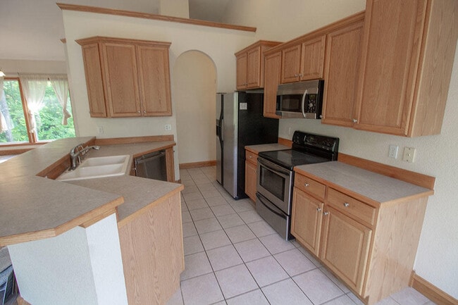 Building Photo - 1420 Bradford Dr