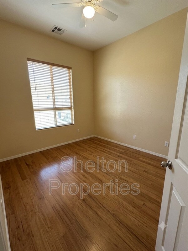 Building Photo - 15192 W Columbine Dr