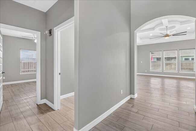 Building Photo - 6718 Stuyvesant Ct