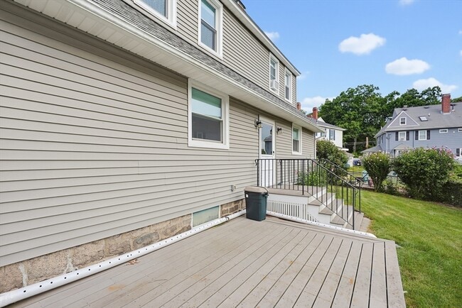 Building Photo - 63 Bancroft Park