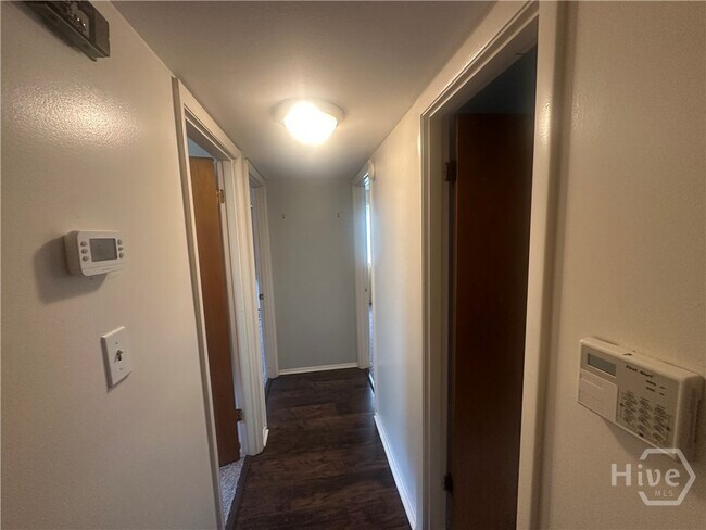 Building Photo - 2217 Bacon Park Dr