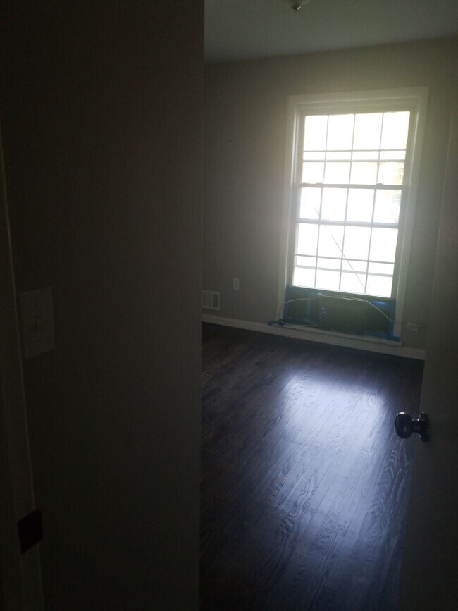 Building Photo - 7527 Jamaica Dr