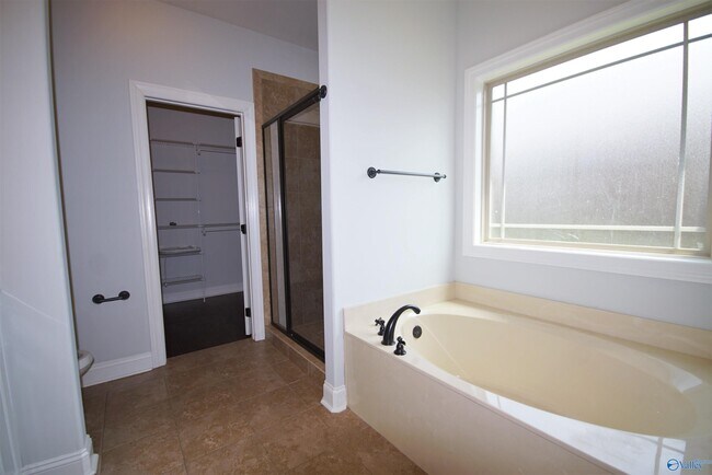 Building Photo - 109 Wolf Creek Trail SW