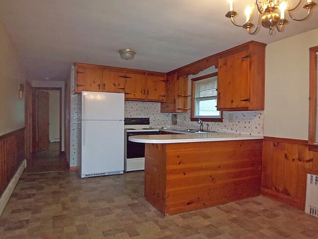 Building Photo - Comfortable Ranch in Quiet Neighborhood 3 Bedrooms/ 1 full bath