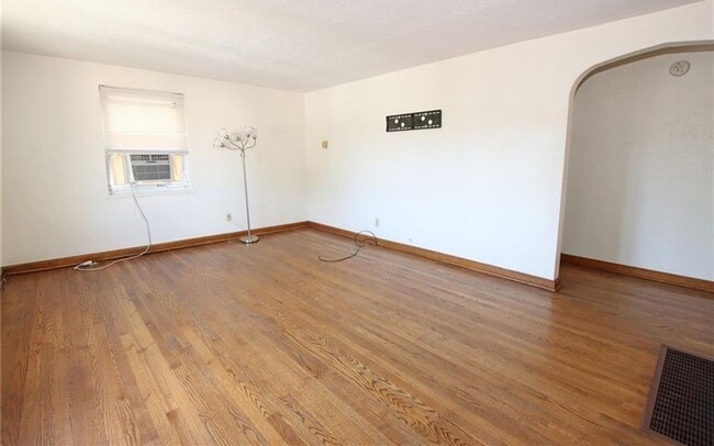 Building Photo - Charming 2 Bedroom Home in South Charleston with Beautiful Hardwood Flooring Throughout!