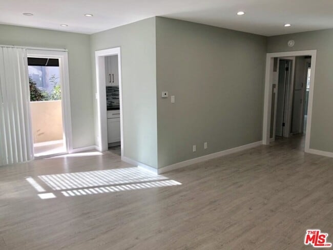 Building Photo - 815 S Sherbourne Dr