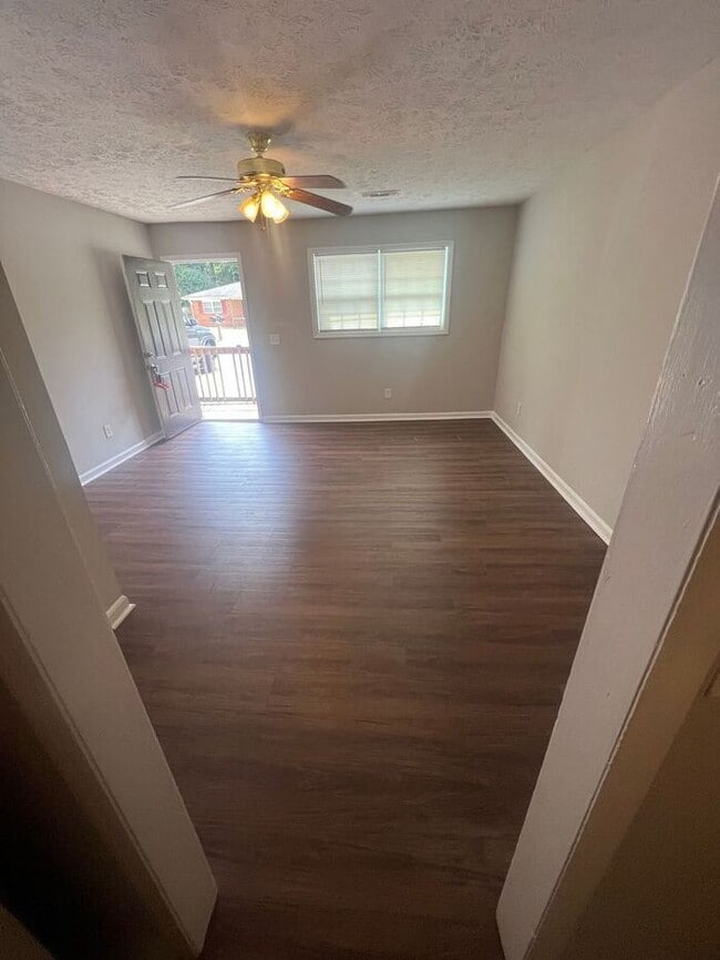 Building Photo - Cozy 2-Bedroom Ranch Duplex for Rent
