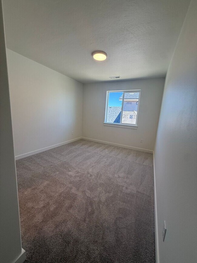 Building Photo - 61073 Unity Pl