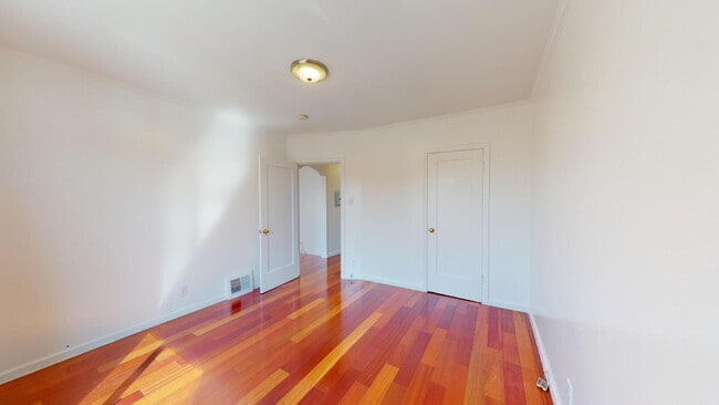 Building Photo - Charming Outer Sunset Single Family Home w...