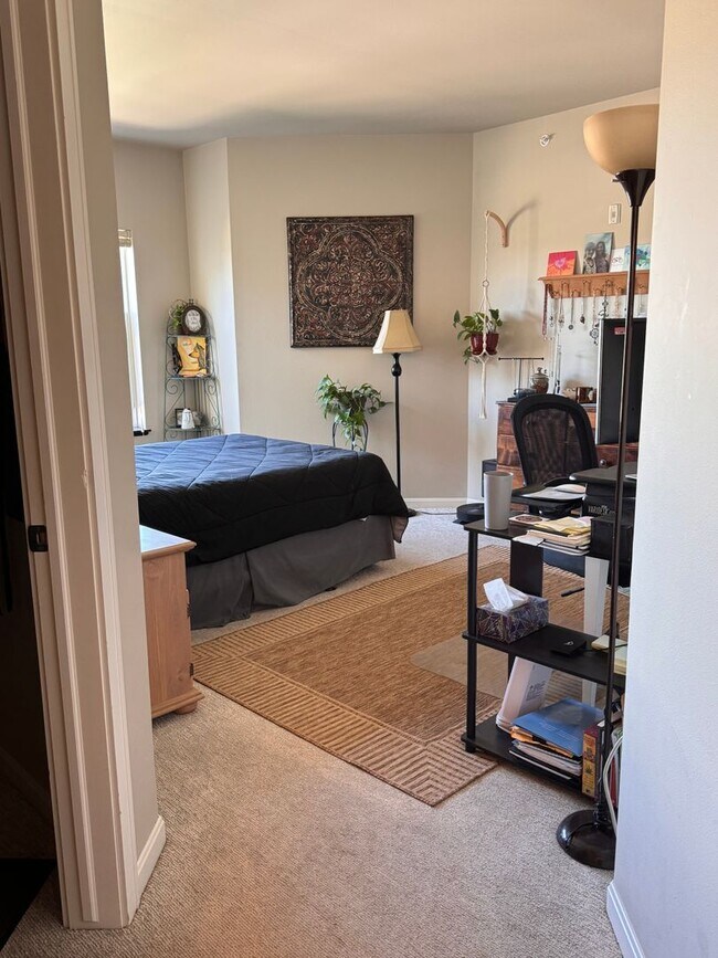 Building Photo - Comfortable Condo in Swan Creek