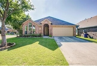 Building Photo - 2501 Nueces Cove