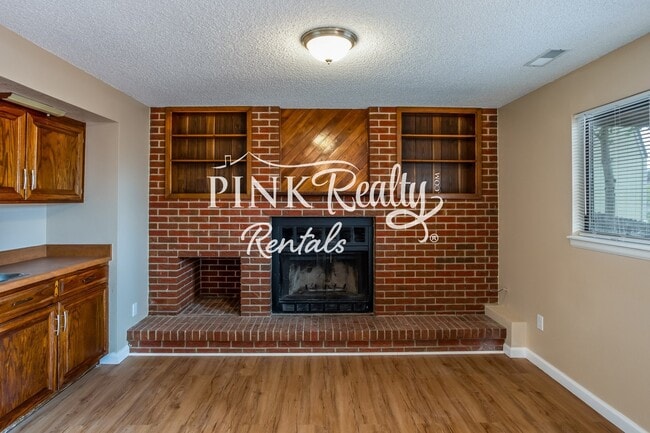 Building Photo - 8274 Caravel Dr